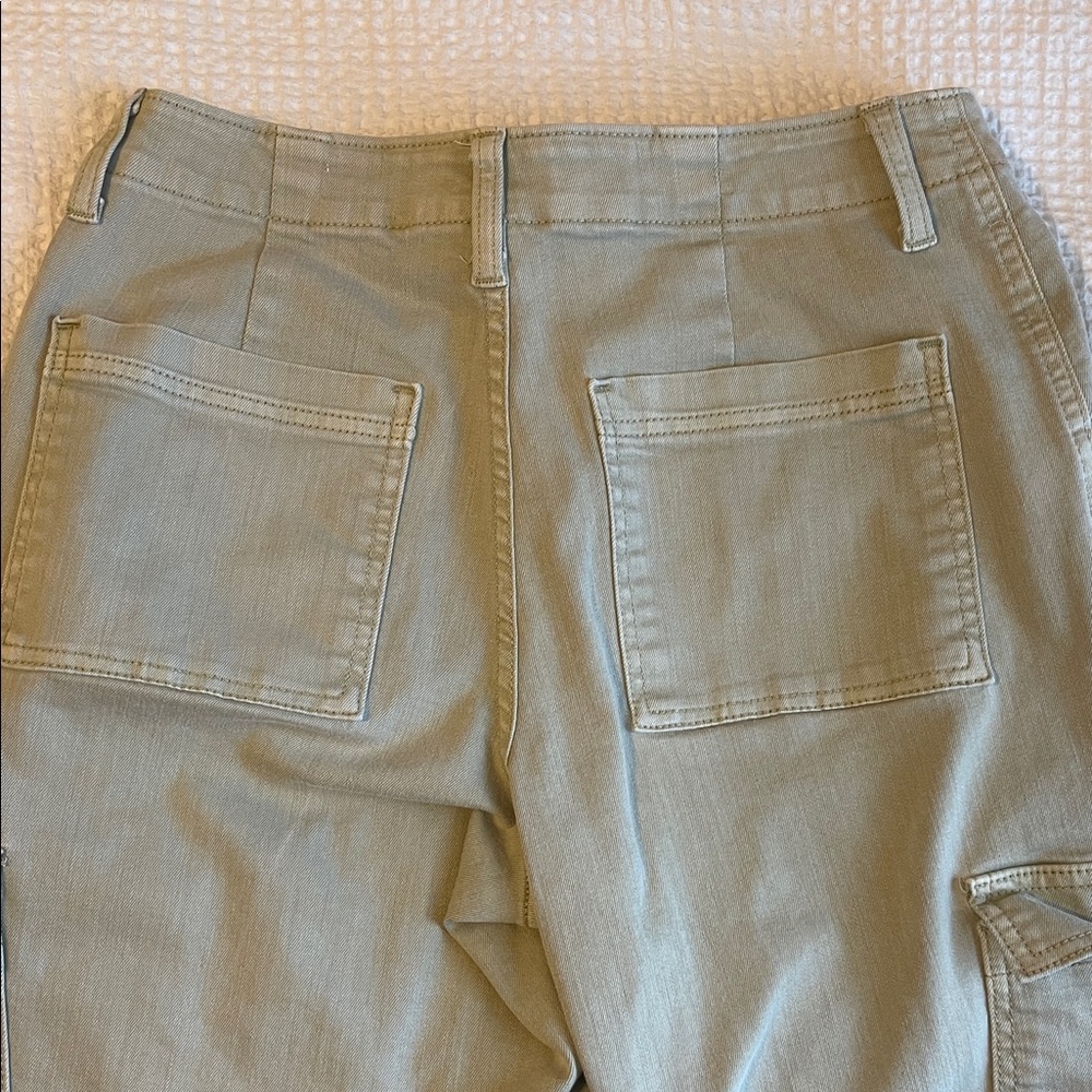 Universal Thread Women's Light Green Straight Leg Cargo Pants - Picture 7 of 9